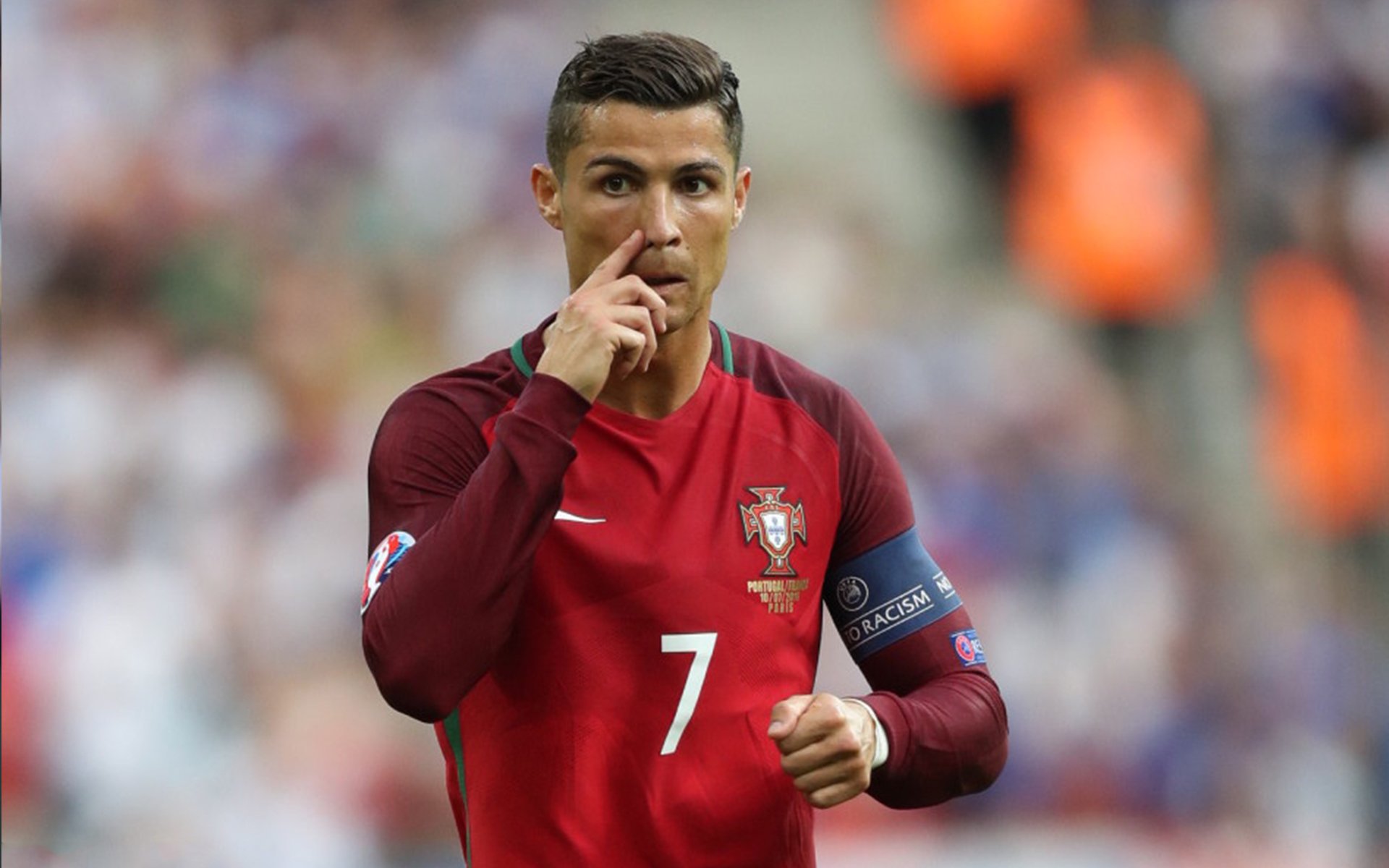 伊朗球迷在雪中烤羊肉串助威，被冬奥组委点名表扬，伊朗足球场