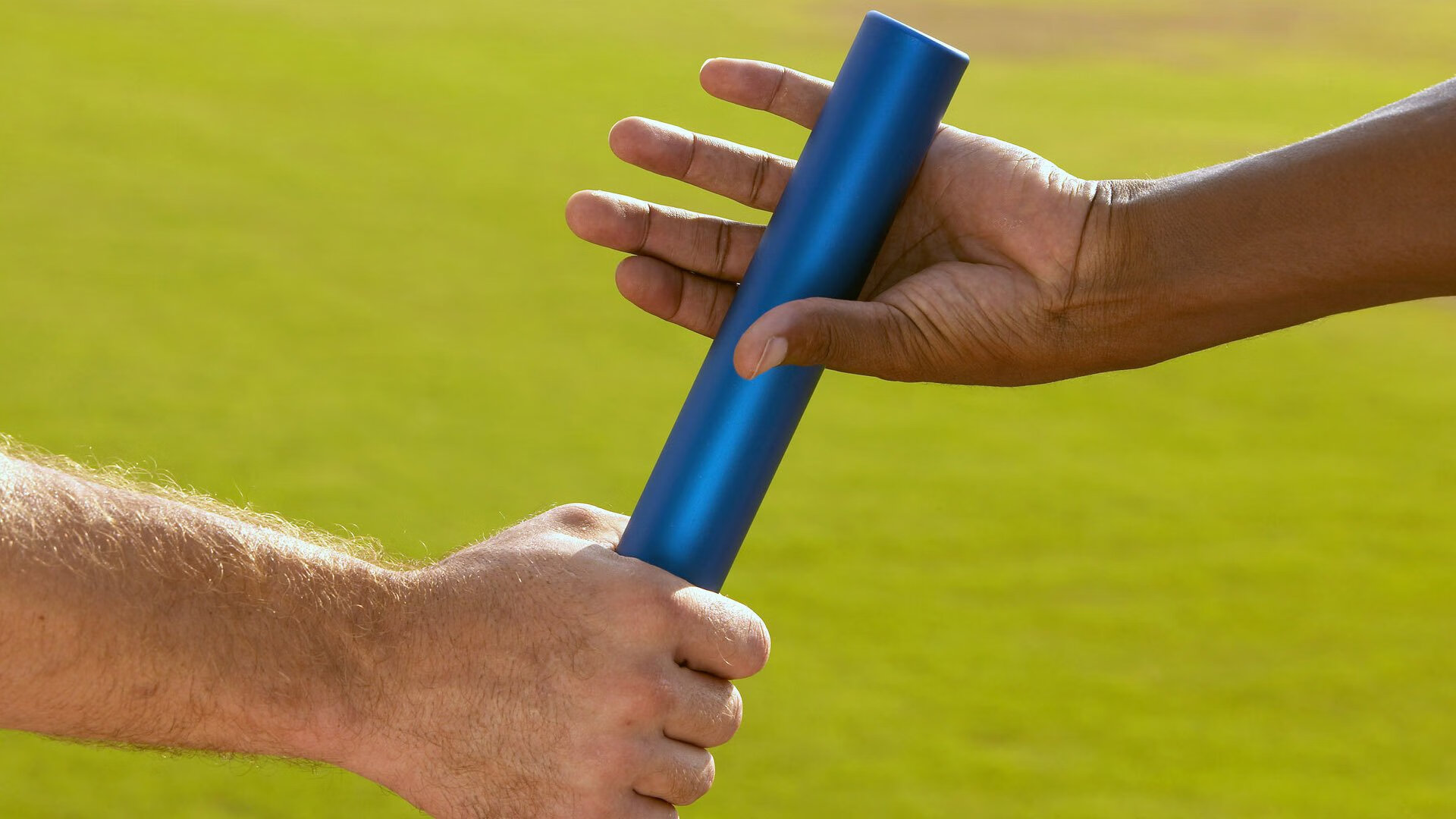 爱游戏登录-迈阿密热火“铁血防守”让对手苦不堪言，季后赛实力尽显！，迈阿密热火宣传片